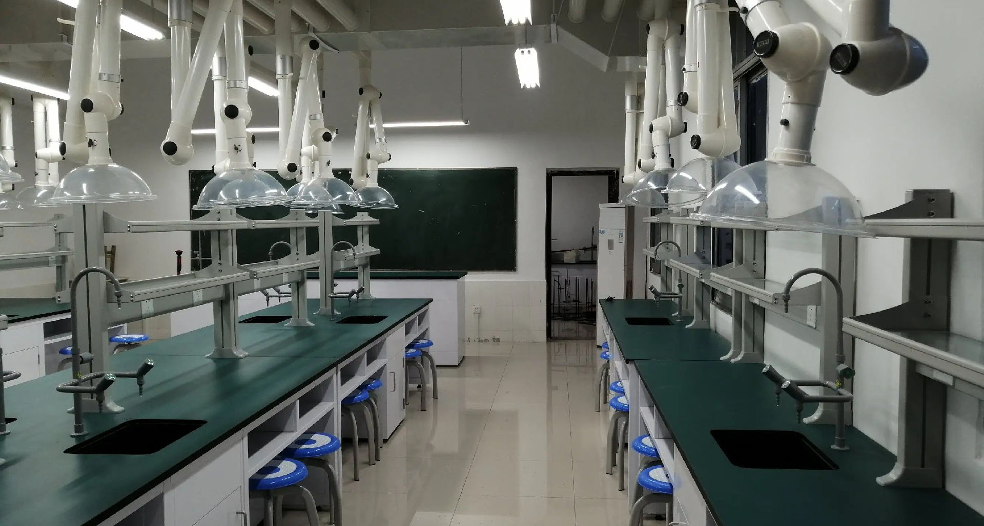 中学化学实验室